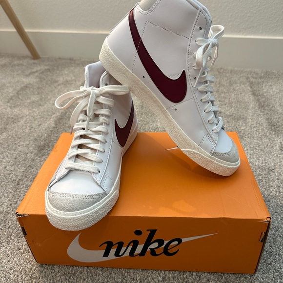 Nike Blazers - Picture 2 of 3